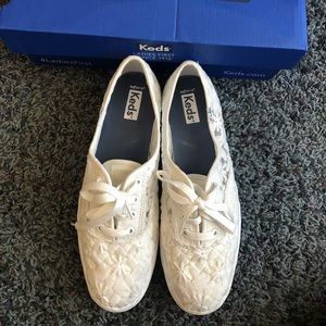 Keds triple floral embroidery size 8 shoes.